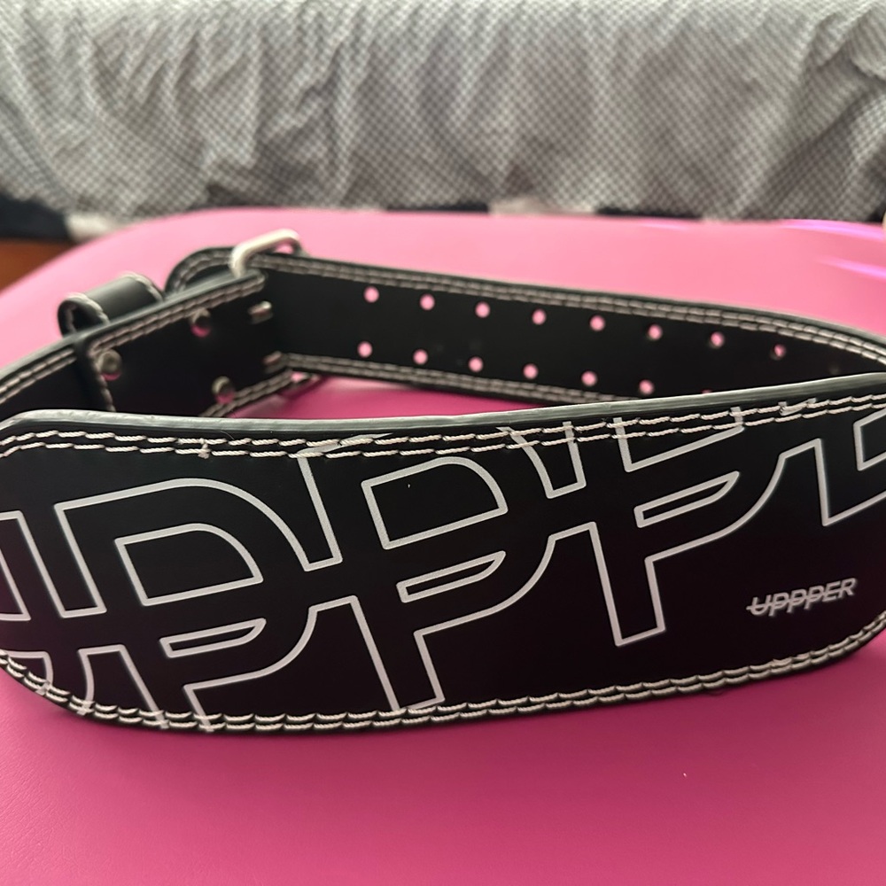 Black and White Upper Weightlifting Belt